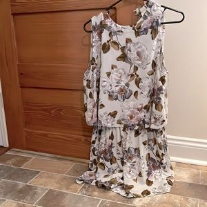 Umgee Floral romper, size Large.